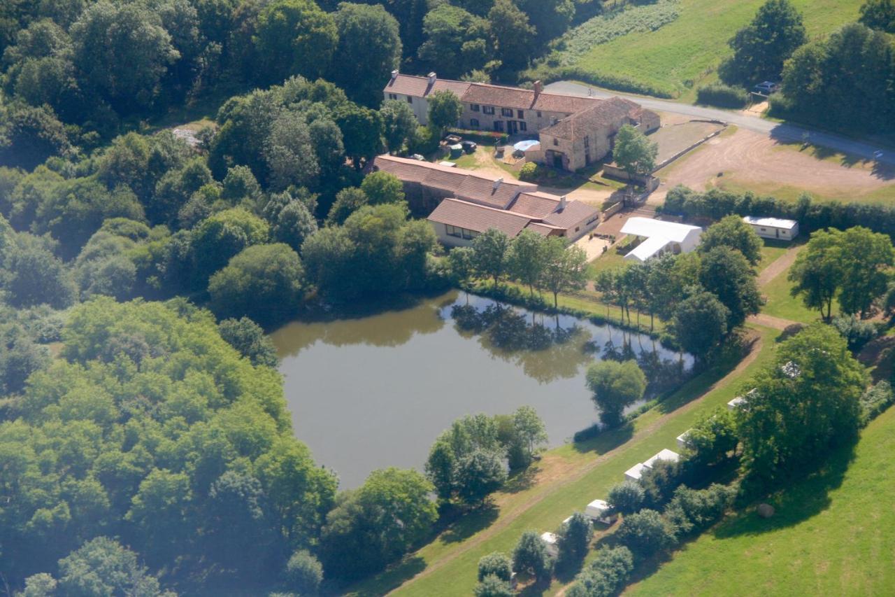 Logis De L'Aubonniere Hotel Chaille-sous-les-Ormeaux Bagian luar foto