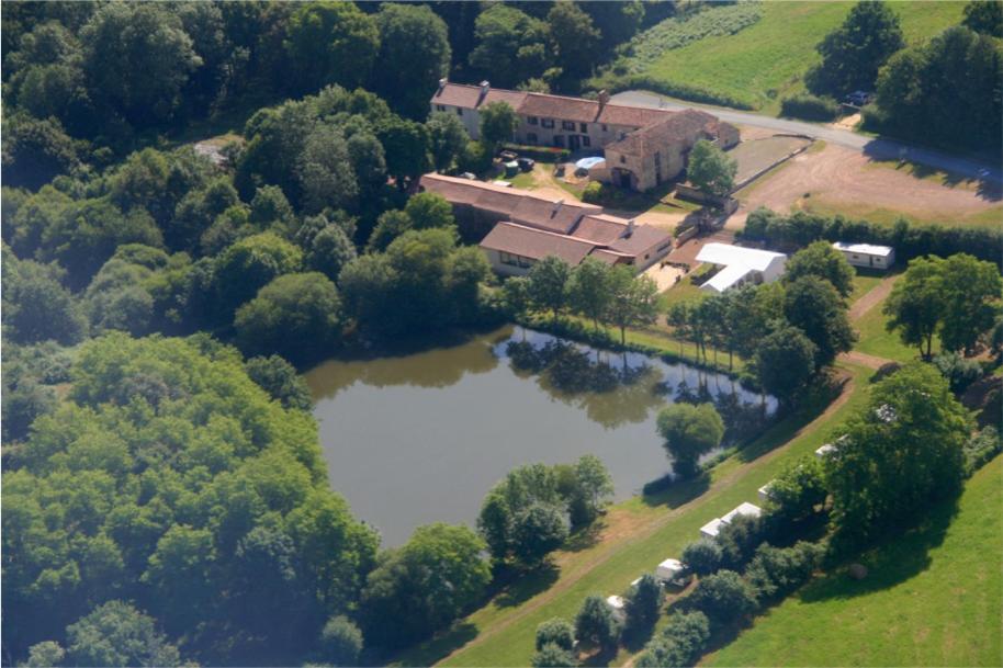 Logis De L'Aubonniere Hotel Chaille-sous-les-Ormeaux Bagian luar foto
